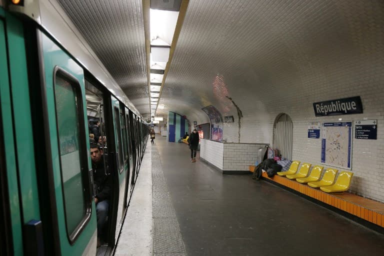 Paris: Metro passenger attacks man with blade after he was asked to stop smoking
