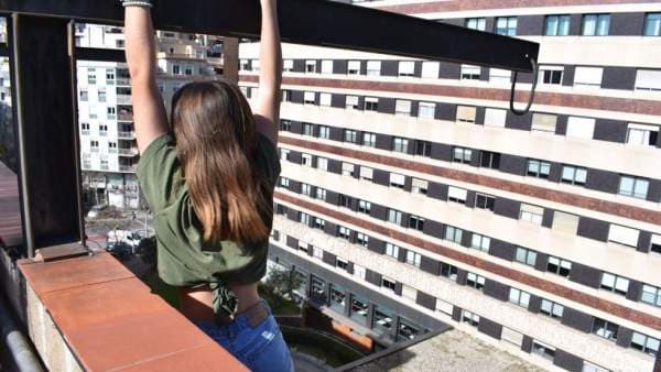 Selfie gone wrong: Police rescue Barcelona teenager stuck on rooftop ledge