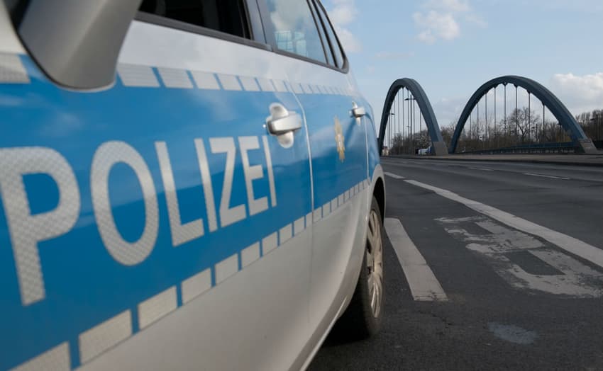Hungarian police arrest German over online anti-migrant gun store