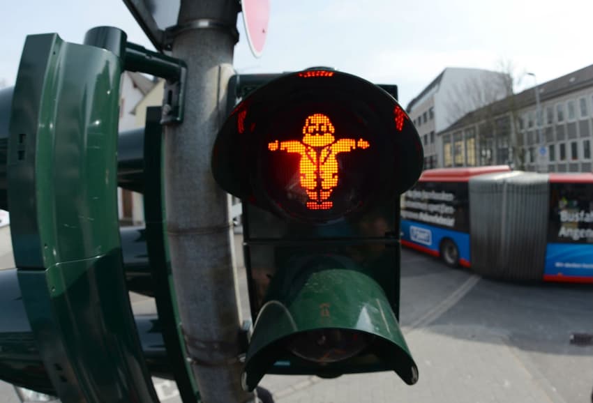 Walkers of the world unite: Marx traffic light installed in his hometown