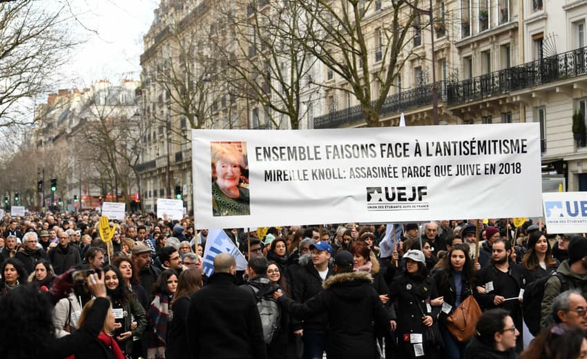 300 French personalities sign manifesto against 'new anti-Semitism'