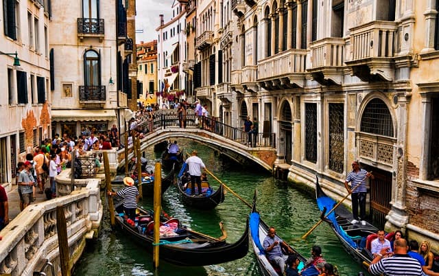 Venice mayor proposes charging day-trippers