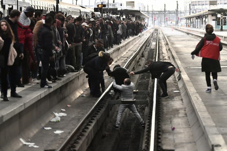 'Black Tuesday': French rail workers begin three months of rolling strikes