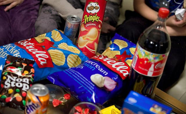 Young Swedes eating too much junk food: study