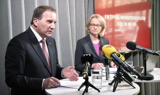 Swedish Social Democrats want to halve refugee numbers