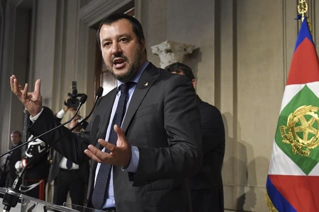 League and M5S leaders inch closer to deal on a government they may not be part of
