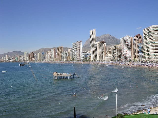 Police detain four Brits about to jump off Benidorm skyscraper for fun