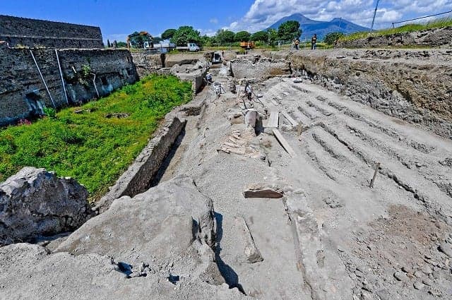 'Alley of balconies' uncovered at Pompeii in rare find