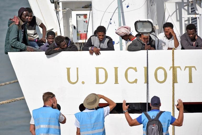 Italian ship brings more than 900 rescued migrants to Sicily