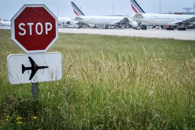Australian passenger held in Paris after confusion over bomb threat to flight