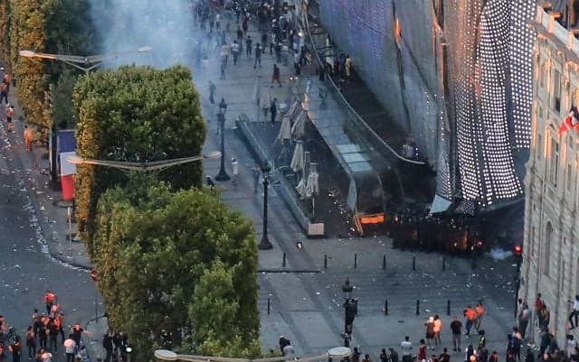 World Cup parade: Champs-Élysées stores and cafés board up windows over vandalism fears