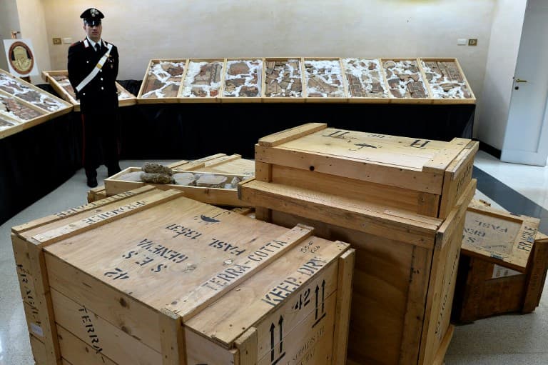 Italian police bust gang trafficking in stolen ancient artefacts