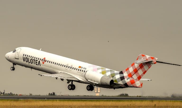 French plane passengers delayed for 29 hours block another flight