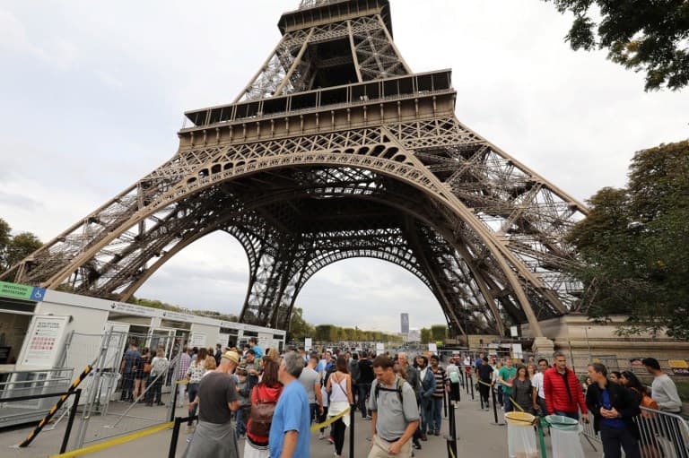 Eiffel Tower closes as staff continue strike over long queues
