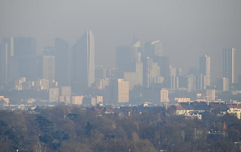 Paris pollution: 'Like smoking 183 cigarettes a year'