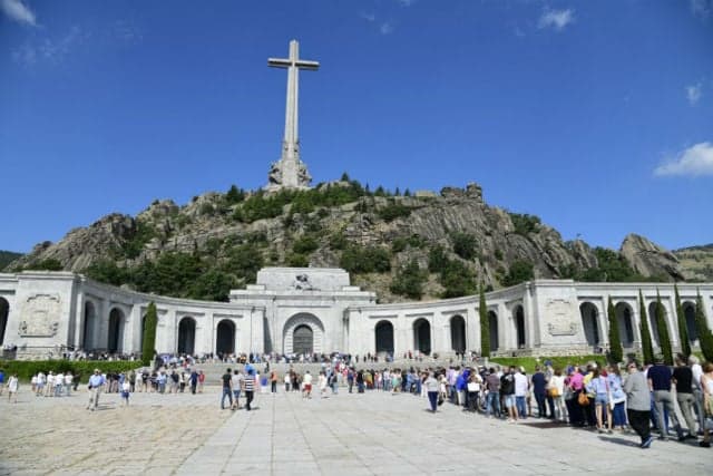 Rush to visit Franco's tomb before his remains are moved
