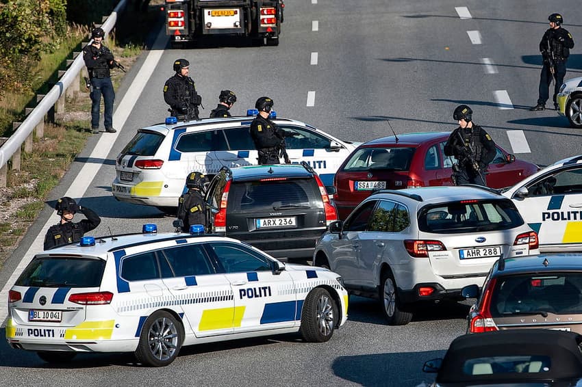 Police manhunt shuts connections between Denmark and Sweden