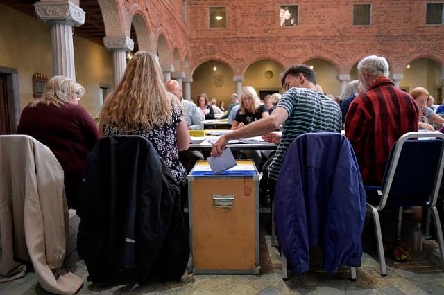 Sweden's final election result delayed by two days