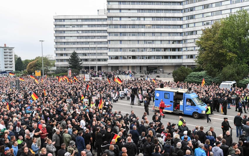 Unrest in Chemnitz: Police identify six demonstrators who showed Nazi salute