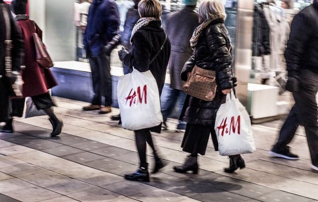 H&amp;M boosts online sales even as profits shrink