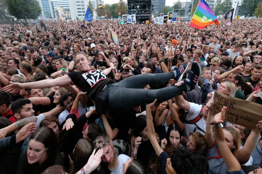 Tens of thousands pack anti-racism concert in Chemnitz