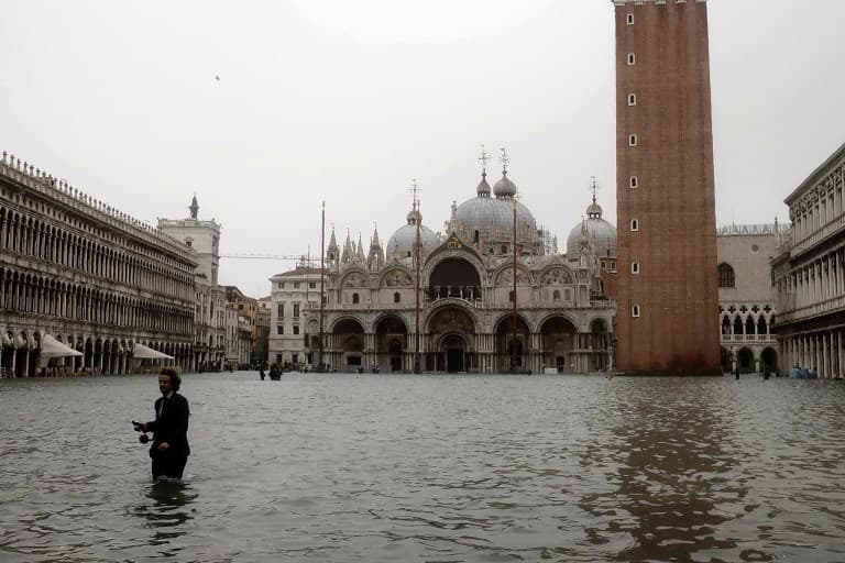 Tourists evacuated as Venice flooding reaches historic levels
