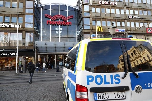 Man stabs one and threatens shoppers with knife in Gothenburg