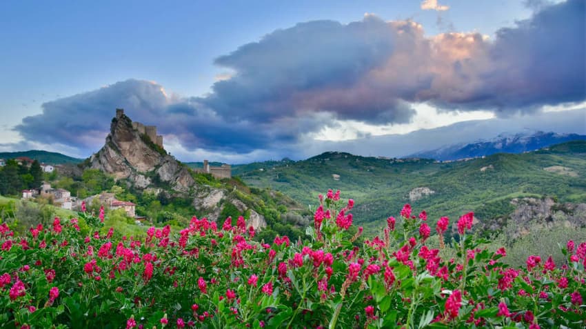 You can hire a fairytale castle for weddings in Abruzzo, Italy for just €100