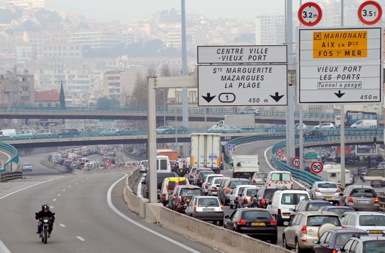 France scraps plan for city centre congestion charges