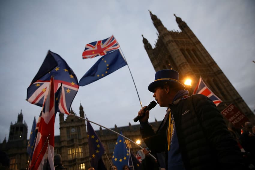 UK seeks 'legally binding' Brexit promises