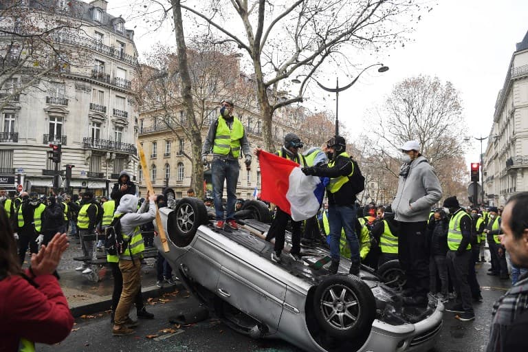 IN IMAGES: Violence erupts in Paris as 'Yellow Vests' return to Champs-Elysées