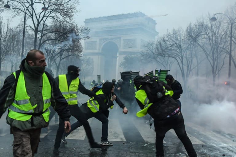 Violent clashes mar fresh anti-Macron protests