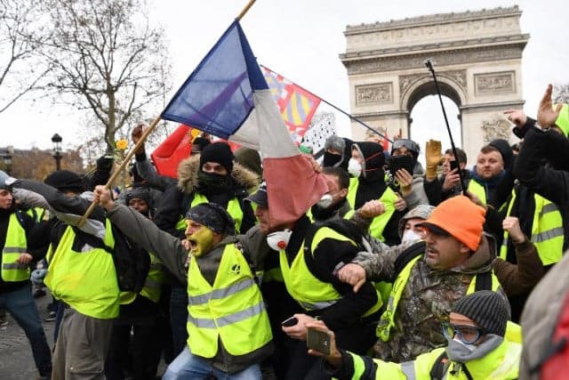 Italian leaders back French 'yellow vest' protesters
