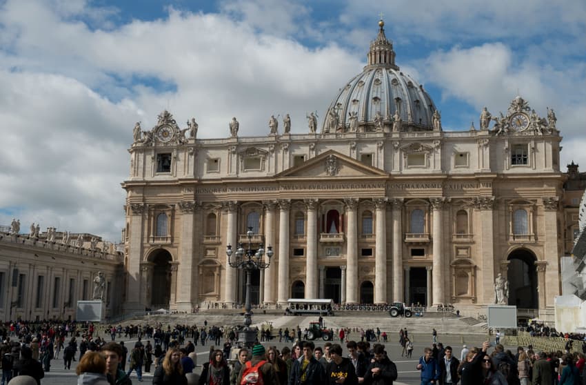 Senior Vatican priest resigns over advances to nun