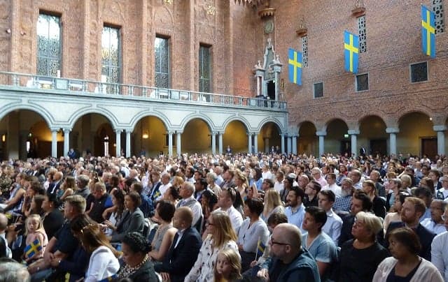 How many people became Swedish citizens last year?