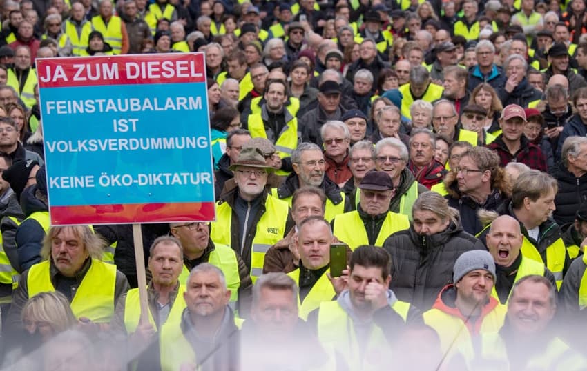 'Yellow vests' hit German streets in pro-diesel protest
