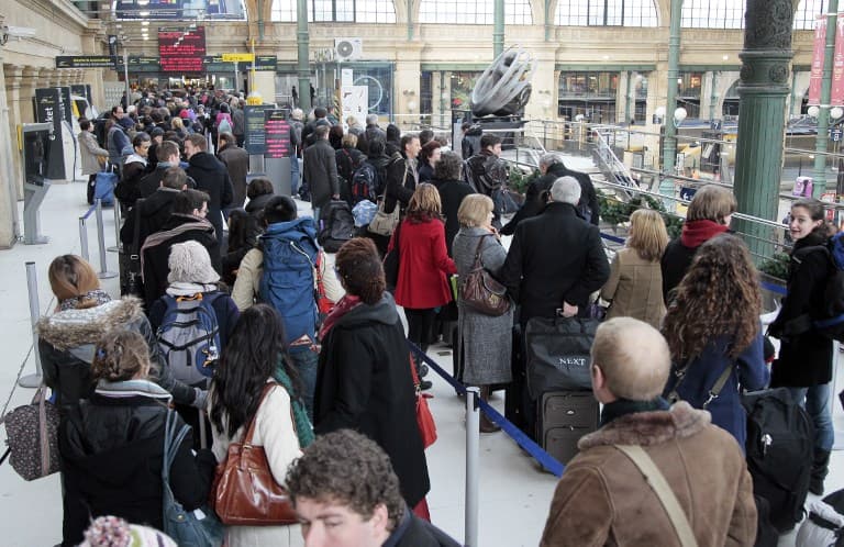 Eurostar passengers face five-hour queues in Paris as French customs protest rumbles on