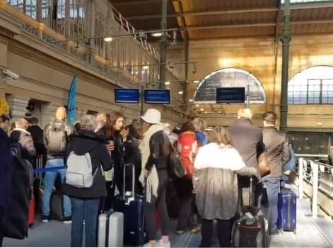 Eurostar UPDATE: Gare du Nord queues ease but confusion surrounds French customs protest