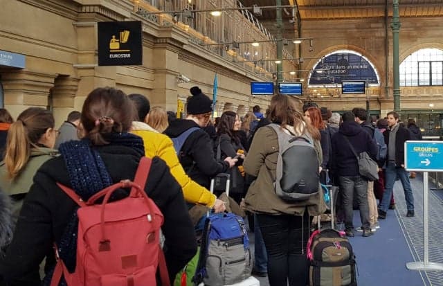 More travel chaos in France as French customs agents reject government offer