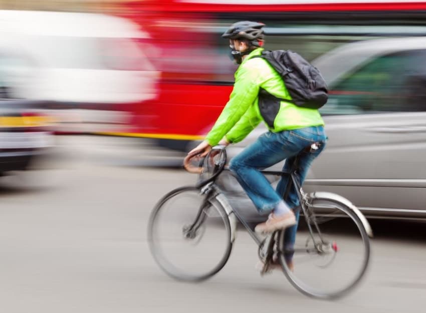 How to avoid being hit with fine when cycling in French cities