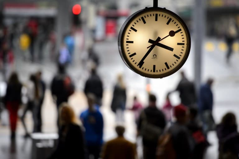 Switzerland bides time on daylight savings decision