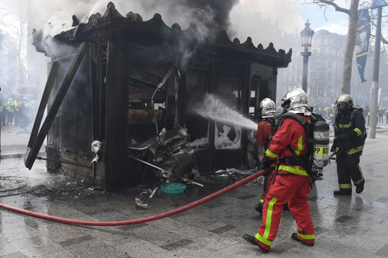 John Lichfield to hand over €13k raised for Paris kiosk owners hit by yellow vest violence