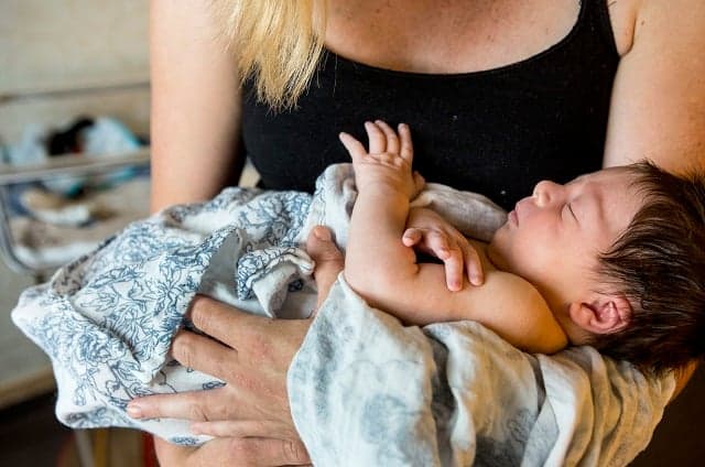 Mothers in Sweden increasingly satisfied with maternity care: report