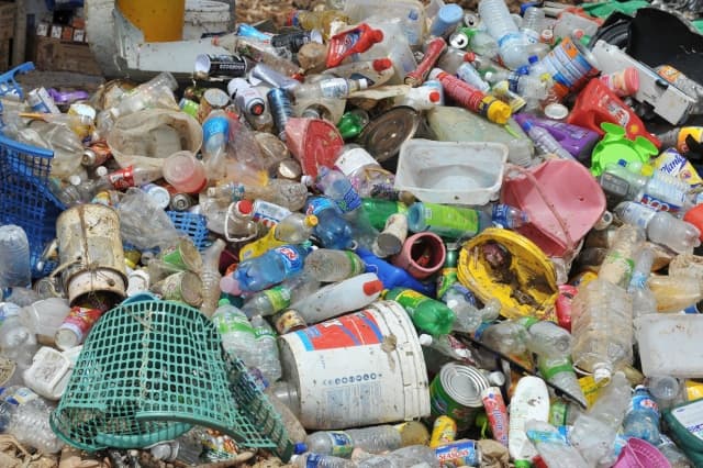 Geneva set to ban single-use plastics