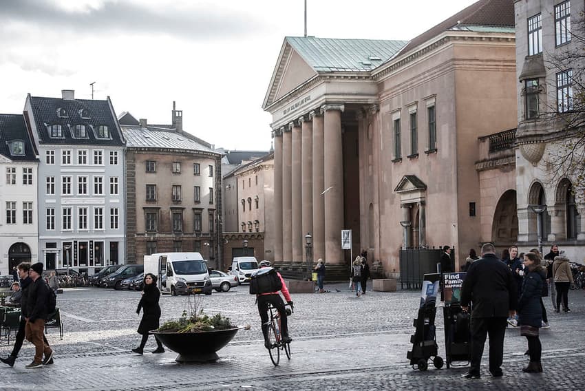 Police clear area in central Copenhagen due to suspicious package