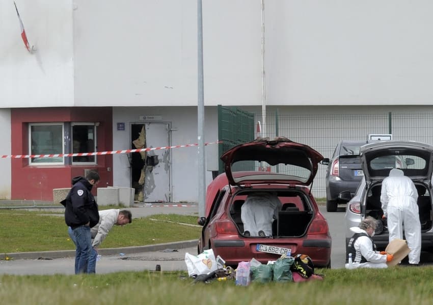 'Hostage' helicopter pilot and daughter held over French gangster's prison escape