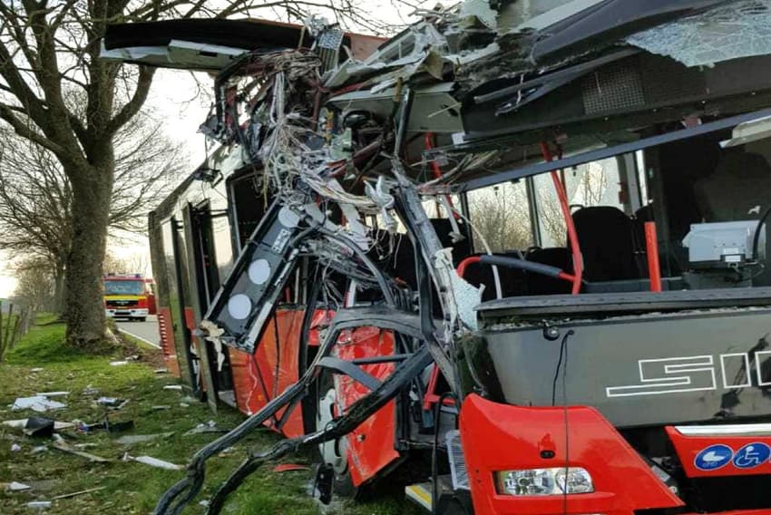 20 injured after bus with school children crashes near Paderborn