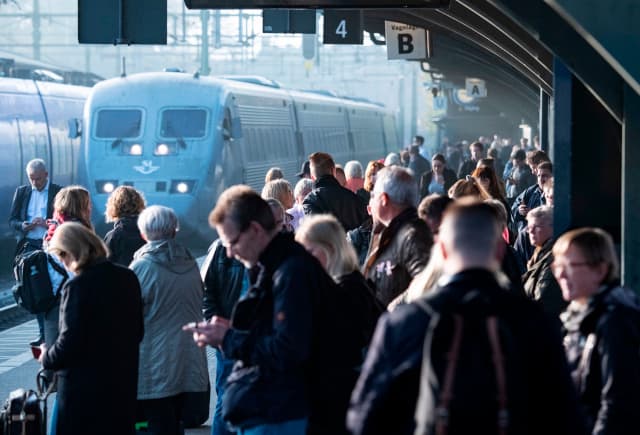 More than 7,000 Swedish trains were late last month BUT here's how many arrived on time