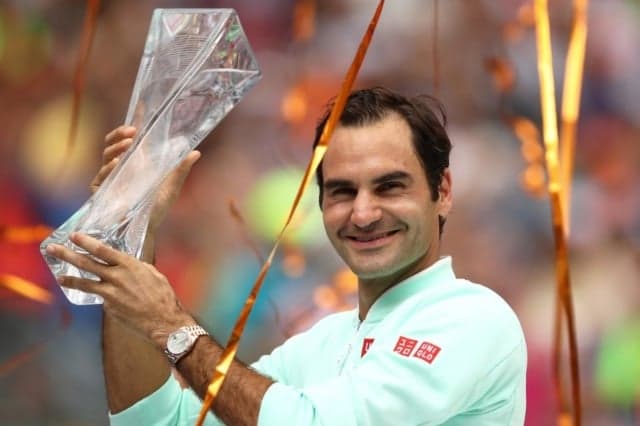Federer sweeps past Isner in Miami final for 101st title