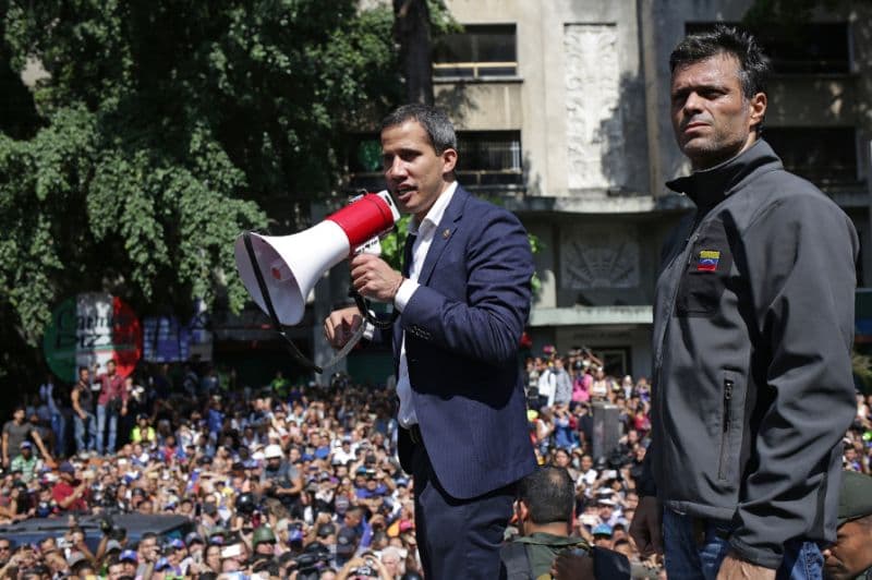 Hundreds of Venezuelans stage pro-Guaidó rally in Madrid